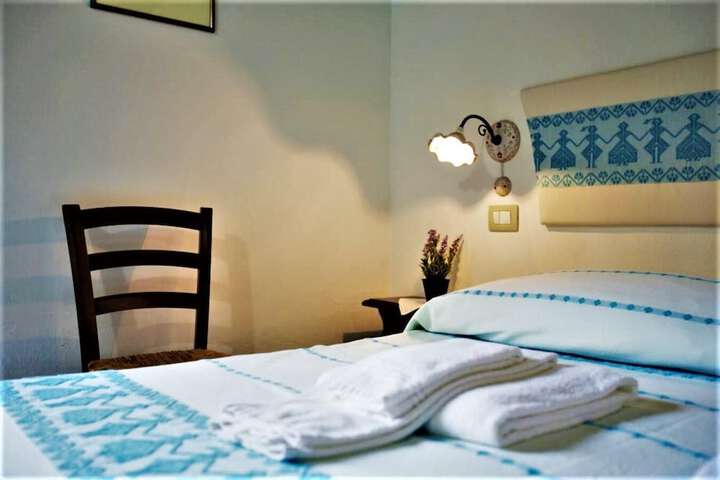 Room 14 of 103