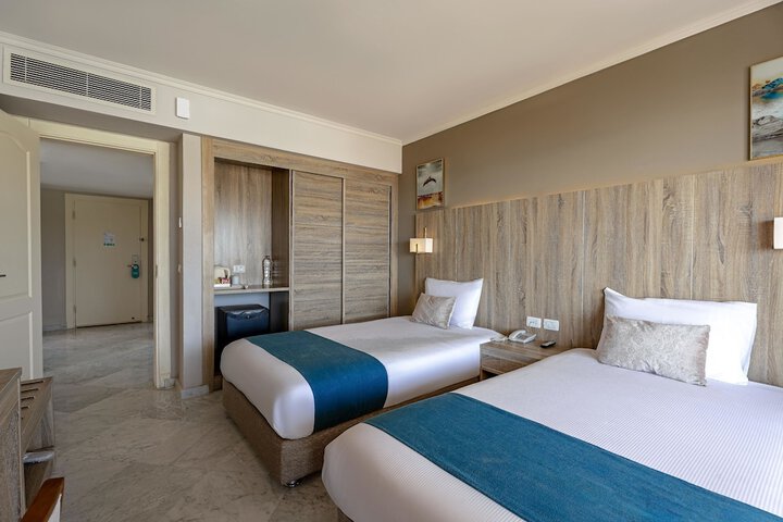 Room 49 of 204