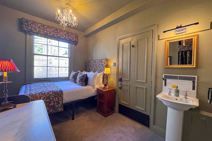 Room 14 of 34