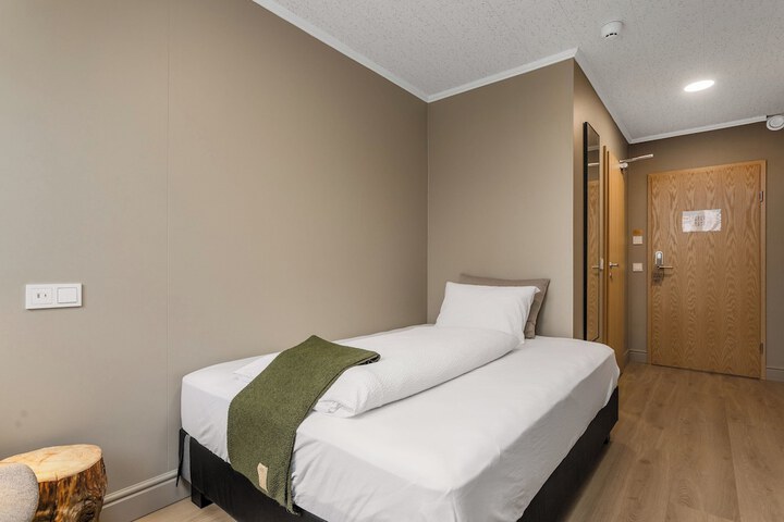 Room 13 of 49