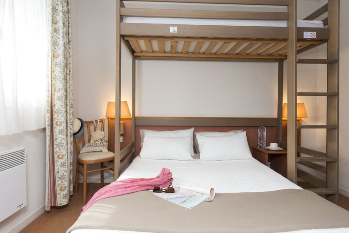 Room 4 of 25