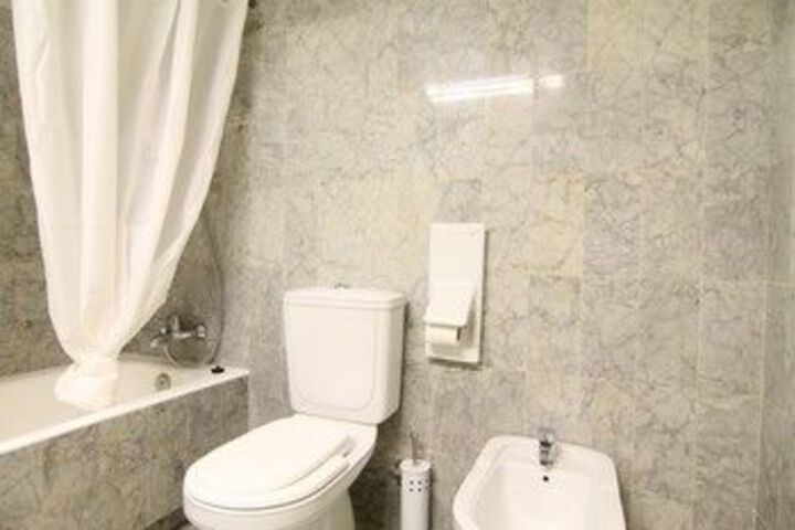 Room 32 of 205