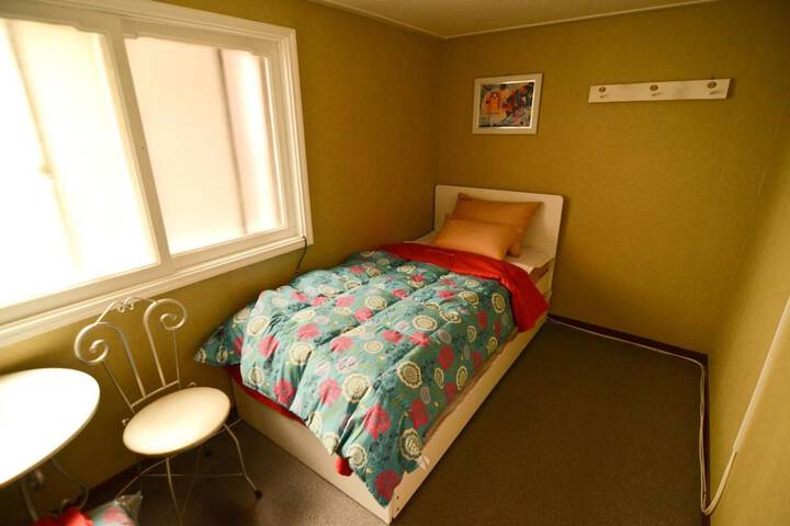 Room 25 of 53