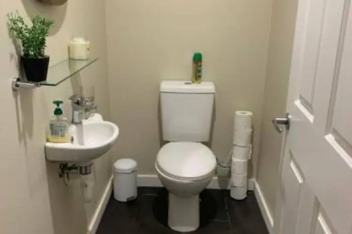 Room 8 of 18
