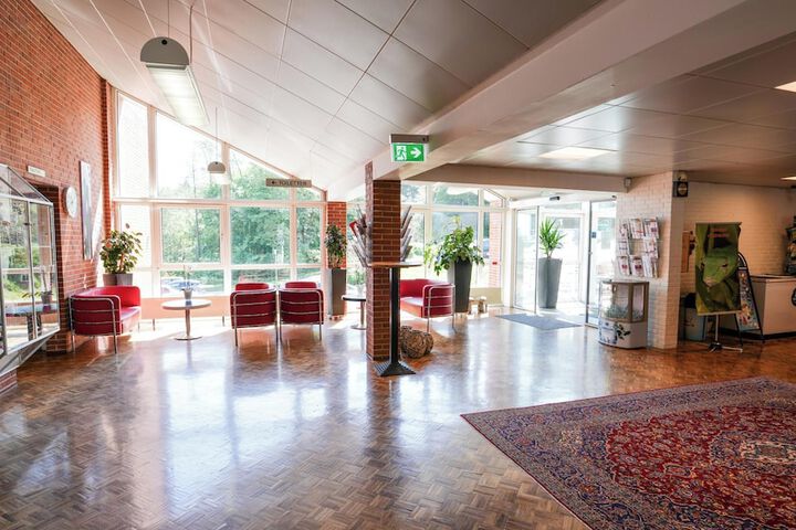 Entrance & Lobby