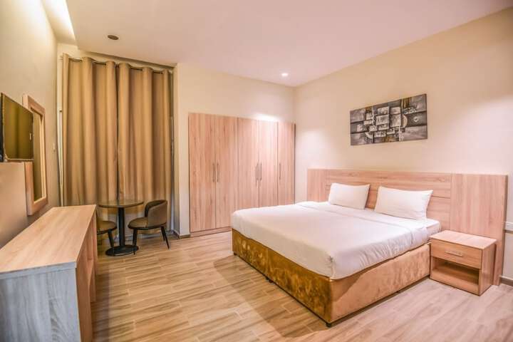 Room 8 of 32