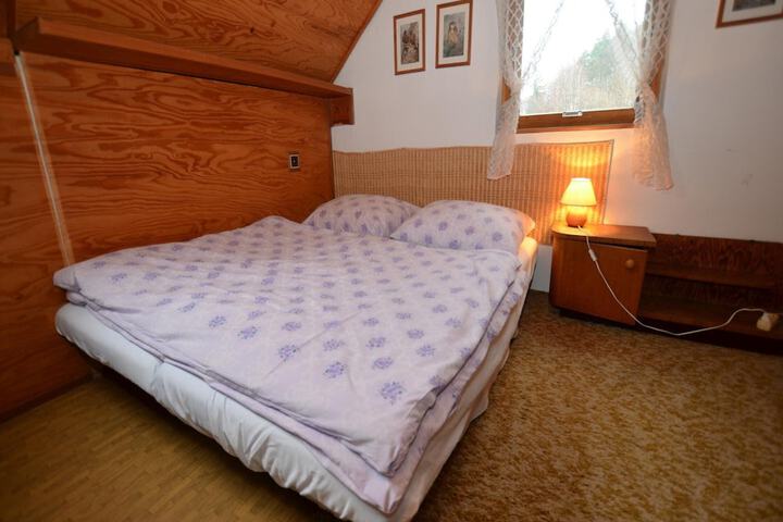 Room 4 of 40