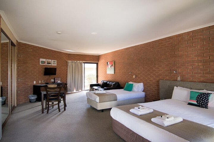 Room 3 of 61