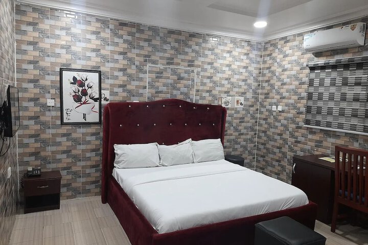 Room 6 of 22