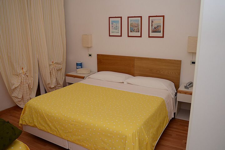 Room 25 of 63