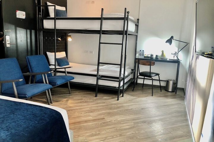 Room 30 of 103