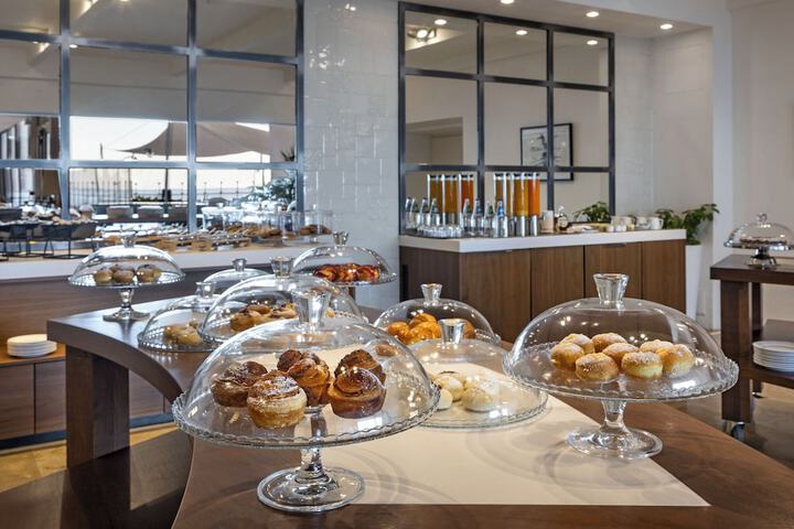 Breakfast/Coffee Service 47 of 82