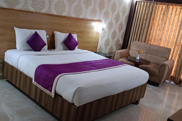 Room 12 of 30