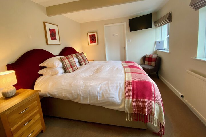 Room 6 of 16