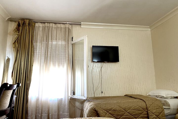 Room 11 of 19