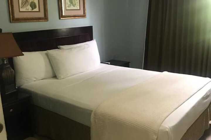 Room 6 of 13
