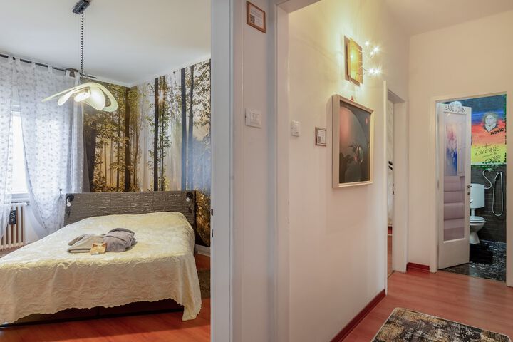 Room 2 of 28
