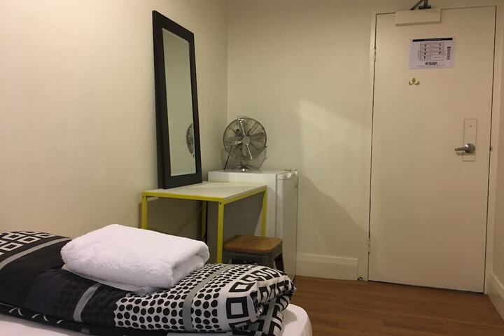 Room 5 of 61