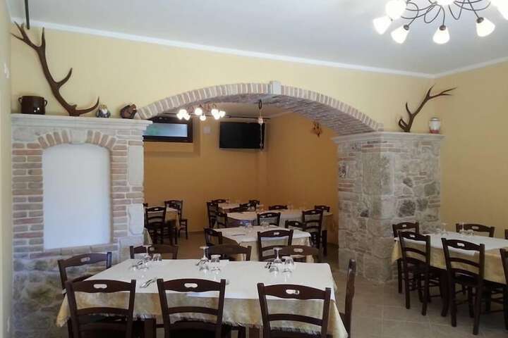 Dining 9 of 23