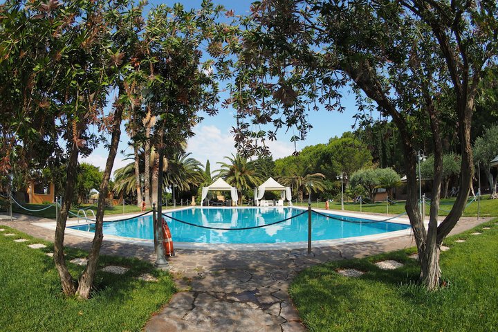 Hotel with Pool
