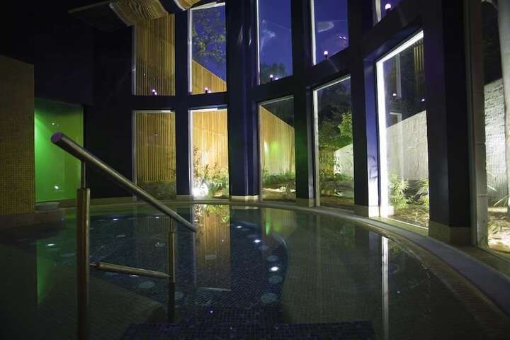 Pools & Facilities