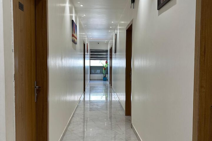 Room 5 of 8