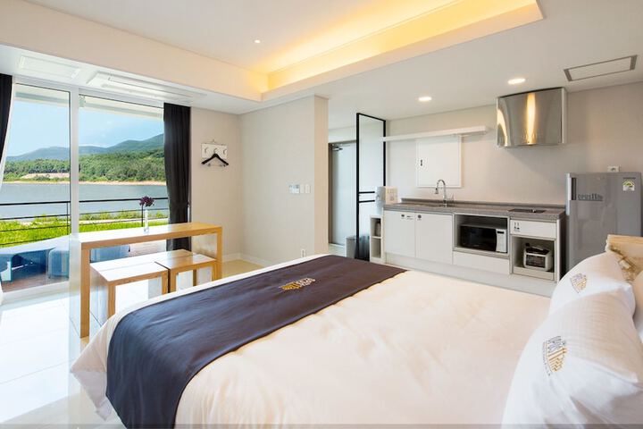 Room 3 of 75