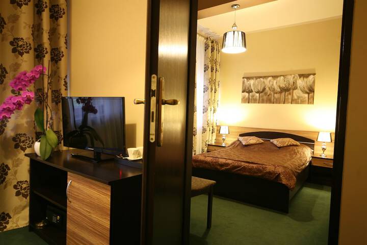 Room 16 of 38