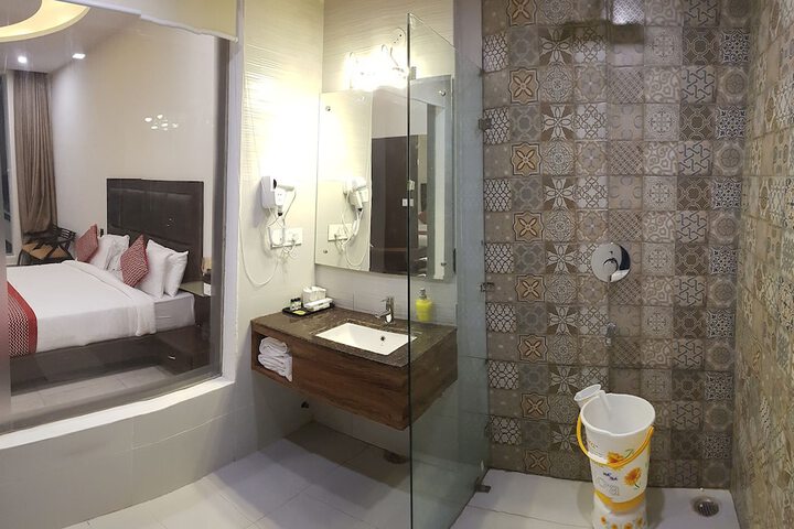 Room 17 of 28