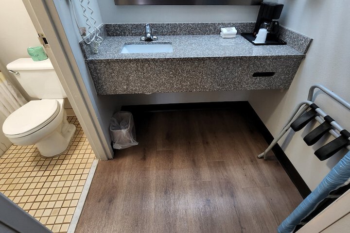 ADA Accessible Superior King with Roll in Shower (15 of 18)
