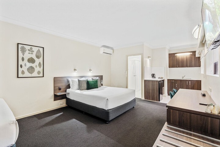Room 9 of 90
