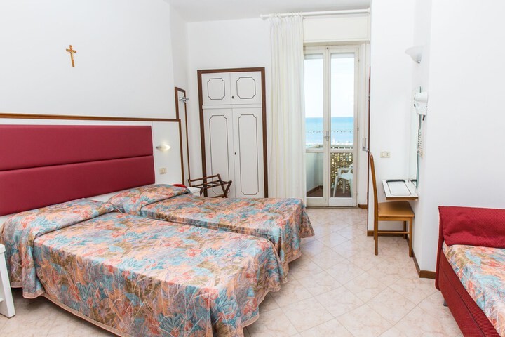 Room 5 of 25