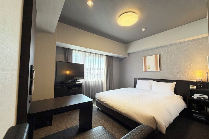 Room 4 of 27