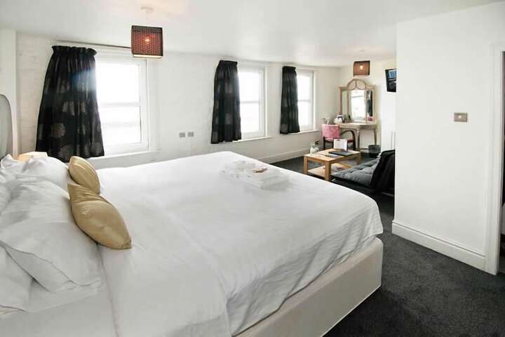 Room 12 of 15