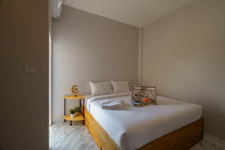 Room 10 of 18