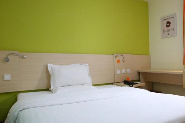 Room 1 of 7