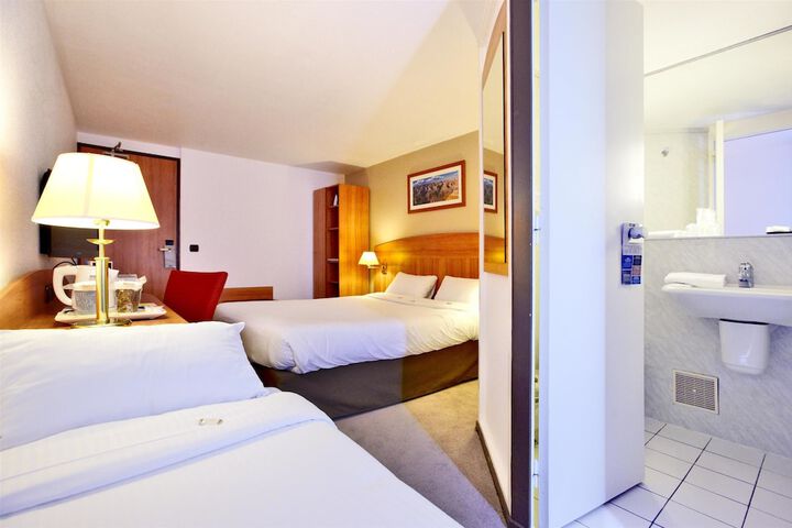 Room 3 of 43