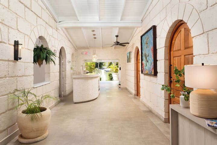 Entrance & Lobby