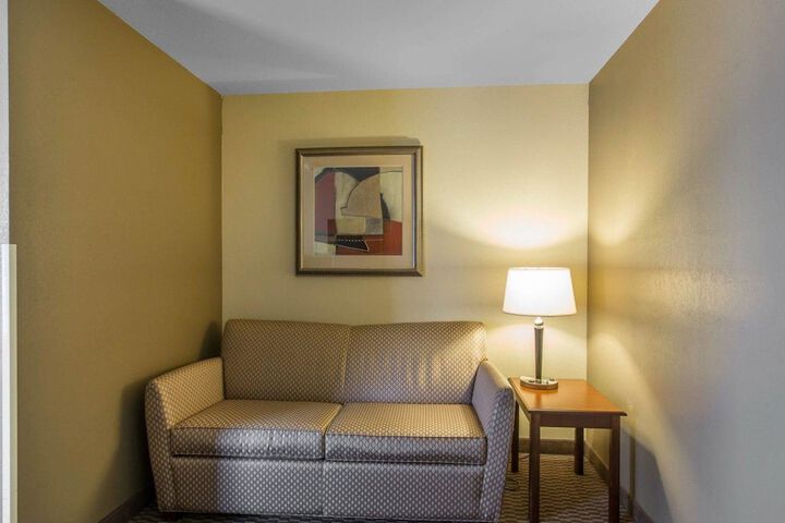 Room 4 of 39