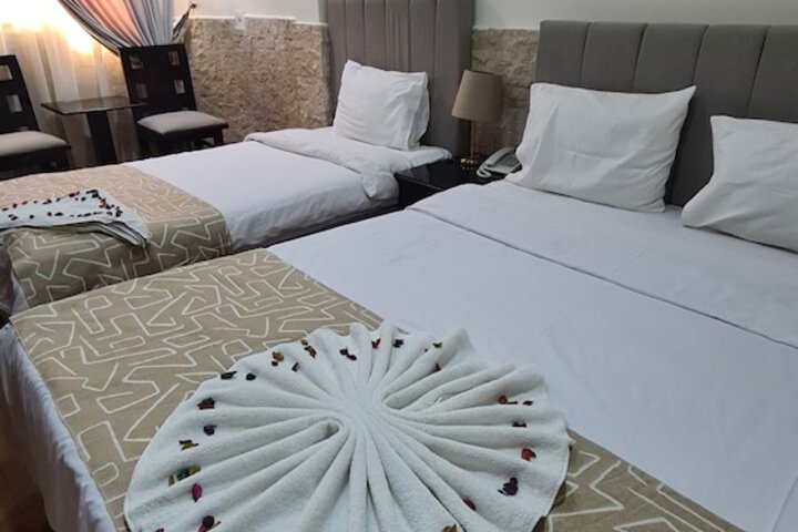 Room 90 of 340
