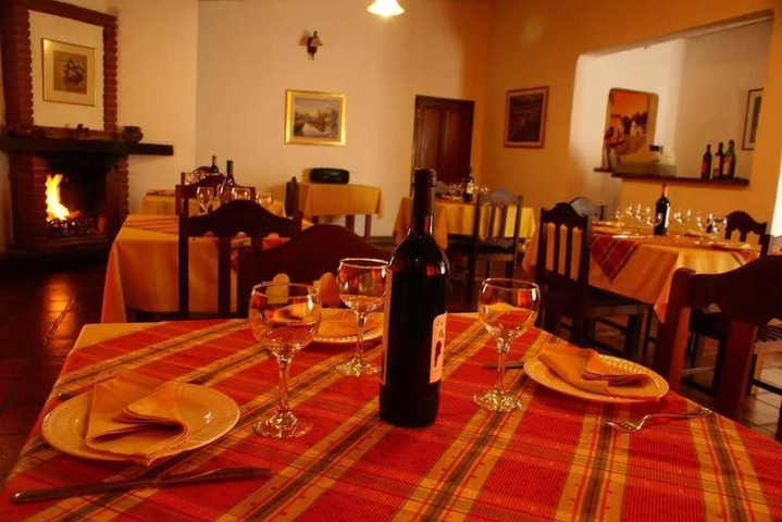 Dining 2 of 11