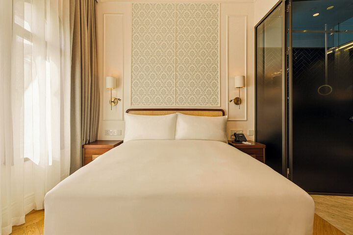 Room 25 of 117