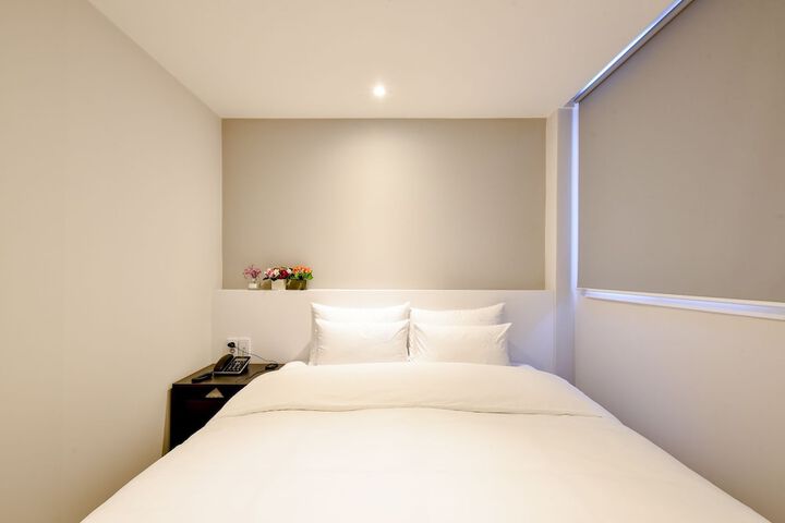 Room 10 of 35