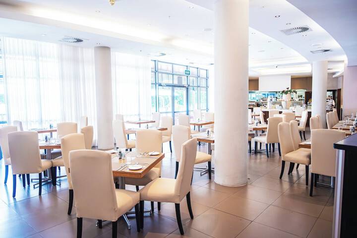 Dining 76 of 147