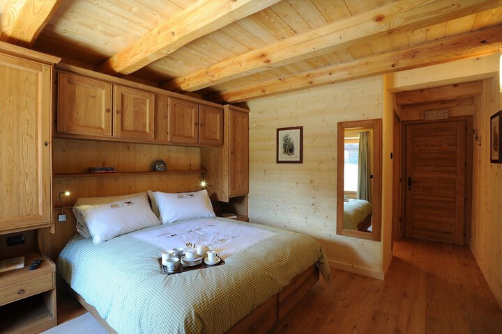 Room 2 of 12