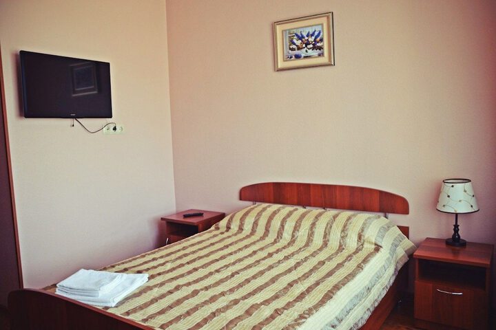 Room 6 of 27