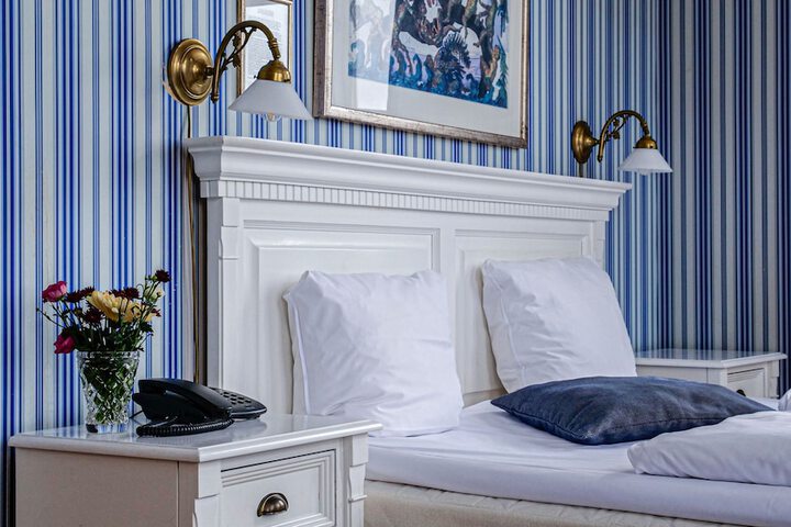 Room 25 of 214