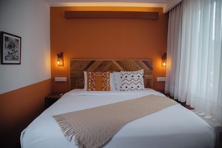 Room 13 of 38