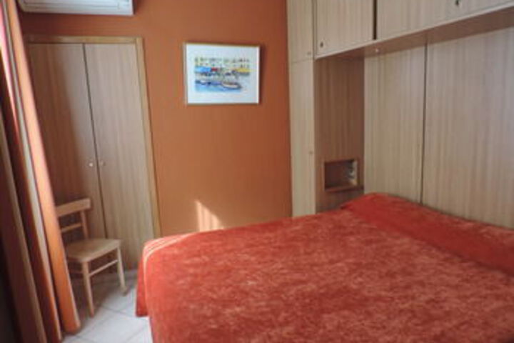 Room 10 of 38
