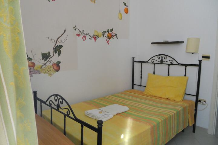 Room 4 of 12